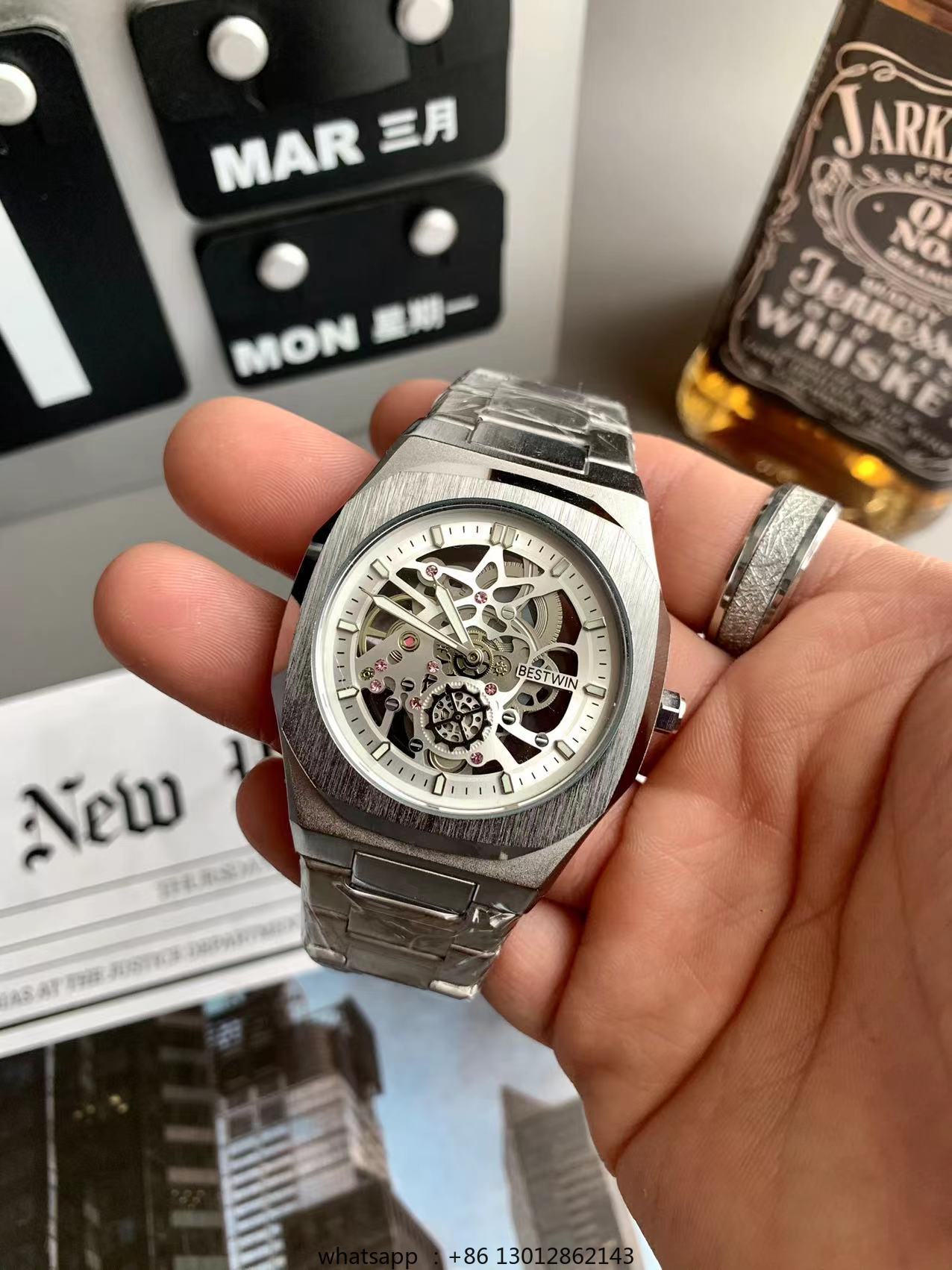 Orologio quadrato piccolo al q - Luxury Watch Green recensione e prezzo